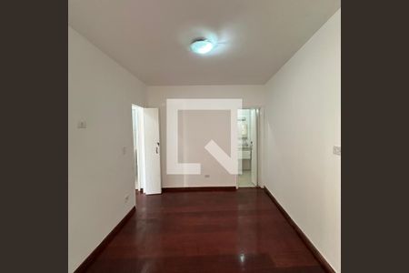 Suíte de casa para alugar com 3 quartos, 150m² em Jardim Santos Dumont, São Paulo