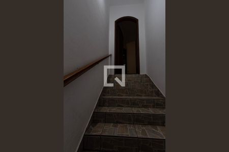 Casa para alugar com 400m², 4 quartos e 4 vagas Casa para alugar com 400m², 4 quartos e 4 vagasEscada