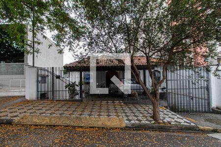 Casa para alugar com 400m², 4 quartos e 4 vagas Casa para alugar com 400m², 4 quartos e 4 vagasFachada