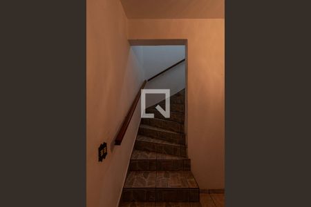 Casa para alugar com 400m², 4 quartos e 4 vagas Casa para alugar com 400m², 4 quartos e 4 vagasEscada