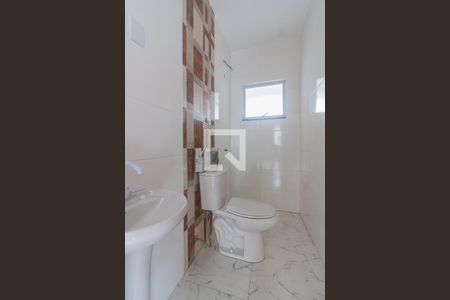 Banheiro de kitnet/studio para alugar com 1 quarto, 24m² em Serraria, São José