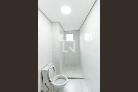 Banheiro de apartamento à venda com 1 quarto, 37m² em Vila Bertioga, São Paulo