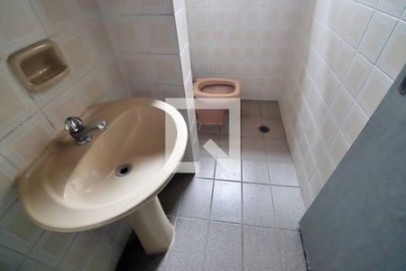 Banheiro de kitnet/studio para alugar com 1 quarto, 40m² em Santa Teresinha, Santo André