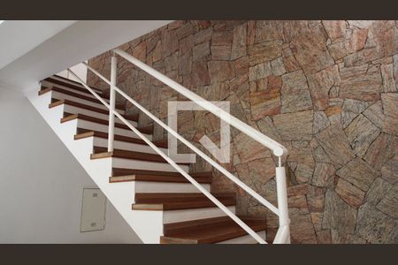 Escada de casa à venda com 3 quartos, 200m² em Vila Galvão, Jundiaí