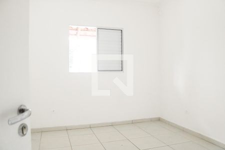 Quarto 2 de casa para alugar com 2 quartos, 80m² em Vila Nivi, São Paulo