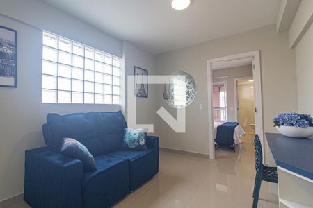 Sala de kitnet/studio para alugar com 1 quarto, 38m² em Centro, Curitiba