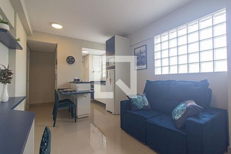 Sala de kitnet/studio para alugar com 1 quarto, 38m² em Centro, Curitiba