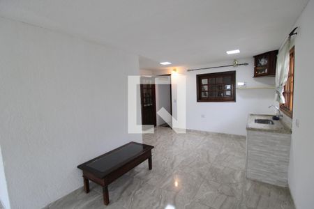 Sala/Cozinha de casa para alugar com 1 quarto, 80m² em Parque Peruche, São Paulo