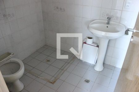 Banheiro de apartamento à venda com 2 quartos, 55m² em Picanço, Guarulhos