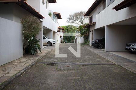 Casa de condomínio à venda com 334m², 4 quartos e 2 vagas Casa de condomínio à venda com 334m², 4 quartos e 2 vagasÁrea comum