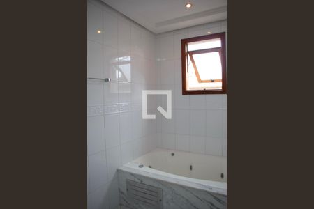 Casa de condomínio à venda com 334m², 4 quartos e 2 vagas Casa de condomínio à venda com 334m², 4 quartos e 2 vagasBanheiro Social