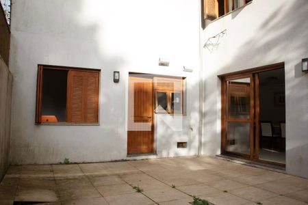 Casa de condomínio à venda com 334m², 4 quartos e 2 vagas Casa de condomínio à venda com 334m², 4 quartos e 2 vagasPátio