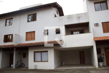 Casa de condomínio à venda com 334m², 4 quartos e 2 vagas Casa de condomínio à venda com 334m², 4 quartos e 2 vagasFachada