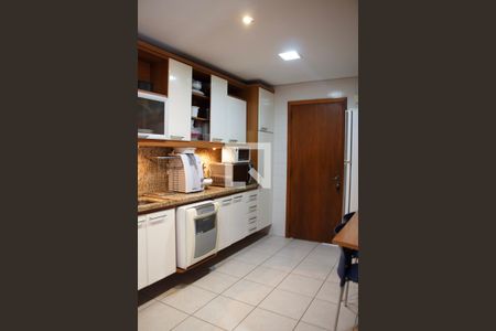 Casa de condomínio à venda com 334m², 4 quartos e 2 vagas Casa de condomínio à venda com 334m², 4 quartos e 2 vagasCozinha