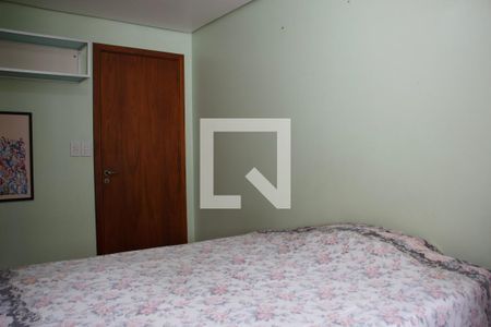 Casa de condomínio à venda com 334m², 4 quartos e 2 vagas Casa de condomínio à venda com 334m², 4 quartos e 2 vagasQuarto 2