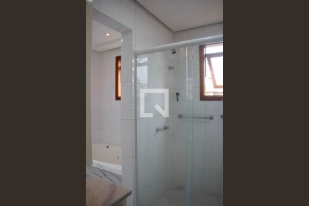 Casa de condomínio à venda com 334m², 4 quartos e 2 vagas Casa de condomínio à venda com 334m², 4 quartos e 2 vagasBanheiro Social