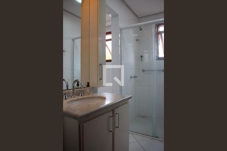 Casa de condomínio à venda com 334m², 4 quartos e 2 vagas Casa de condomínio à venda com 334m², 4 quartos e 2 vagasBanheiro Social