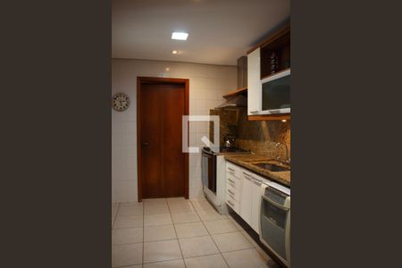 Casa de condomínio à venda com 334m², 4 quartos e 2 vagas Casa de condomínio à venda com 334m², 4 quartos e 2 vagasCozinha