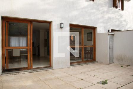 Casa de condomínio à venda com 334m², 4 quartos e 2 vagas Casa de condomínio à venda com 334m², 4 quartos e 2 vagasPátio