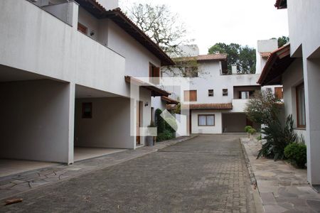 Casa de condomínio à venda com 334m², 4 quartos e 2 vagas Casa de condomínio à venda com 334m², 4 quartos e 2 vagasÁrea comum