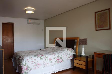 Casa de condomínio à venda com 334m², 4 quartos e 2 vagas Casa de condomínio à venda com 334m², 4 quartos e 2 vagasSuíte