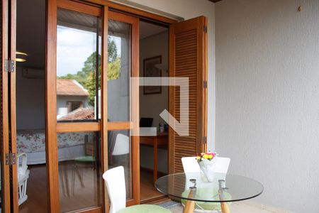 Casa de condomínio à venda com 334m², 4 quartos e 2 vagas Casa de condomínio à venda com 334m², 4 quartos e 2 vagasVaranda da Suíte