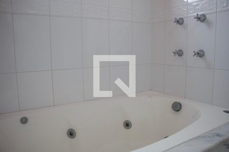 Casa de condomínio à venda com 334m², 4 quartos e 2 vagas Casa de condomínio à venda com 334m², 4 quartos e 2 vagasBanheiro Social