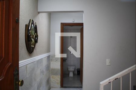 Hall de entrada e escada de casa à venda com 3 quartos, 337m² em Jardim Eulina, Campinas