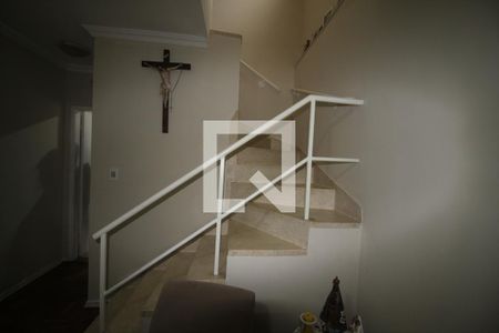 Escada de casa à venda com 3 quartos, 145m² em Jardim Cristal, São Paulo