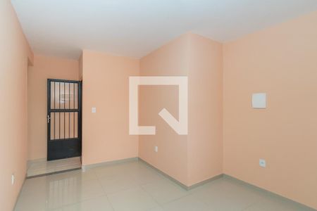 Sala de casa para alugar com 1 quarto, 55m² em Brás de Pina, Rio de Janeiro
