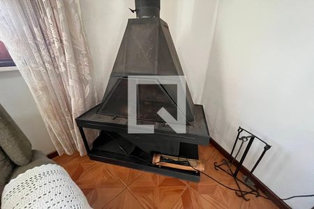 Lareira de casa à venda com 4 quartos, 200m² em Santos Dumont, São Leopoldo
