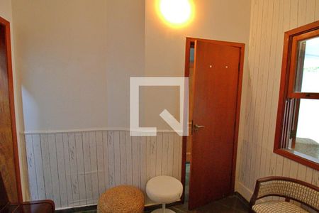 Sala de casa de condomínio para alugar com 3 quartos, 170m² em Vila Suzana, São Paulo