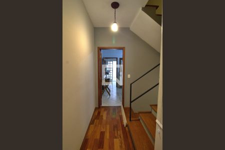 Corredor de casa de condomínio para alugar com 3 quartos, 170m² em Vila Suzana, São Paulo