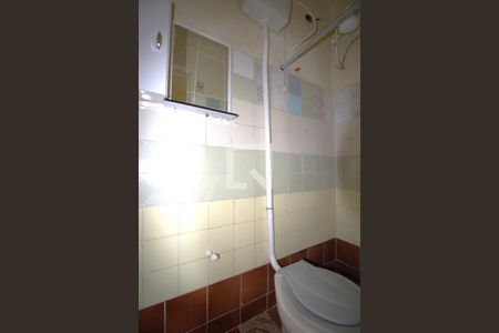 Banheiro de kitnet/studio para alugar com 1 quarto, 30m² em Trindade, São Gonçalo