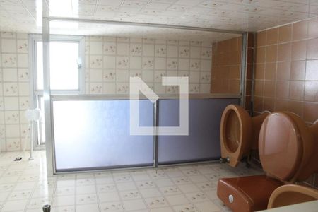 Banheiro de apartamento para alugar com 1 quarto, 80m² em Itararé, São Vicente