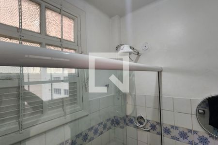 Banheiro de kitnet/studio para alugar com 1 quarto, 30m² em Centro, Rio de Janeiro