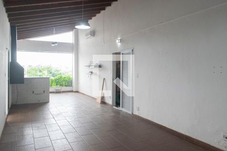 Sala de casa à venda com 3 quartos, 300m² em Vila Espanhola, São Paulo