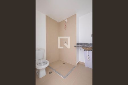 Banheiro de kitnet/studio para alugar com 1 quarto, 25m² em Pinheiros, São Paulo