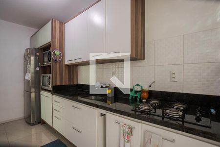 Cozinha de apartamento à venda com 2 quartos, 60m² em Santa Maria Goretti, Porto Alegre