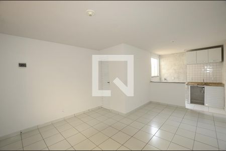 Sala/Quarto de apartamento para alugar com 1 quarto, 25m² em Irajá, Rio de Janeiro