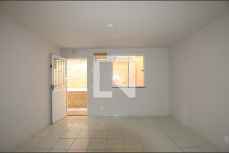 Sala/Quarto de apartamento para alugar com 1 quarto, 25m² em Irajá, Rio de Janeiro