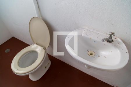 Banheiro  de casa para alugar com 1 quarto, 20m² em Vila Guarani (zona Sul), São Paulo