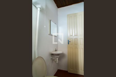 Banheiro de casa para alugar com 1 quarto, 20m² em Vila Guarani (zona Sul), São Paulo