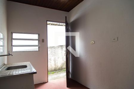 Cozinha de casa para alugar com 1 quarto, 20m² em Vila Guarani (zona Sul), São Paulo