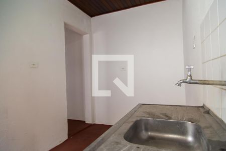 Cozinha de casa para alugar com 1 quarto, 20m² em Vila Guarani (zona Sul), São Paulo
