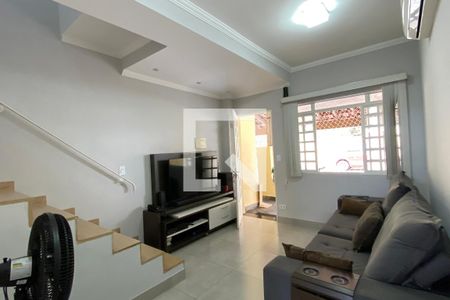 Sala de casa de condomínio à venda com 2 quartos, 65m² em Jardim Regina Alice, Barueri