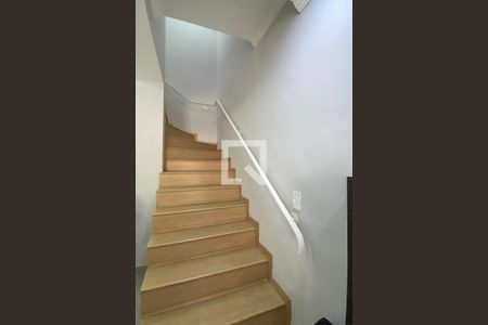 Escada de casa de condomínio à venda com 2 quartos, 65m² em Jardim Regina Alice, Barueri