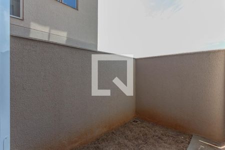 Varanda de apartamento para alugar com 2 quartos, 50m² em Nacional, Contagem