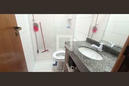 Banheiro de apartamento à venda com 2 quartos, 47m² em Vila Tibiriçá, Santo André
