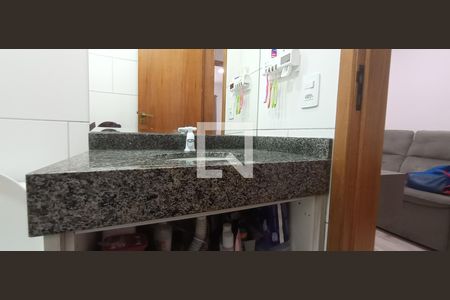 Banheiro de apartamento à venda com 2 quartos, 47m² em Vila Tibiriçá, Santo André